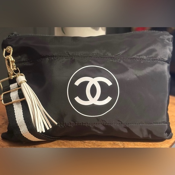 CHANEL beauty new with adjustable strap Black nylon CC logo Bag black/white - Picture 1 of 8